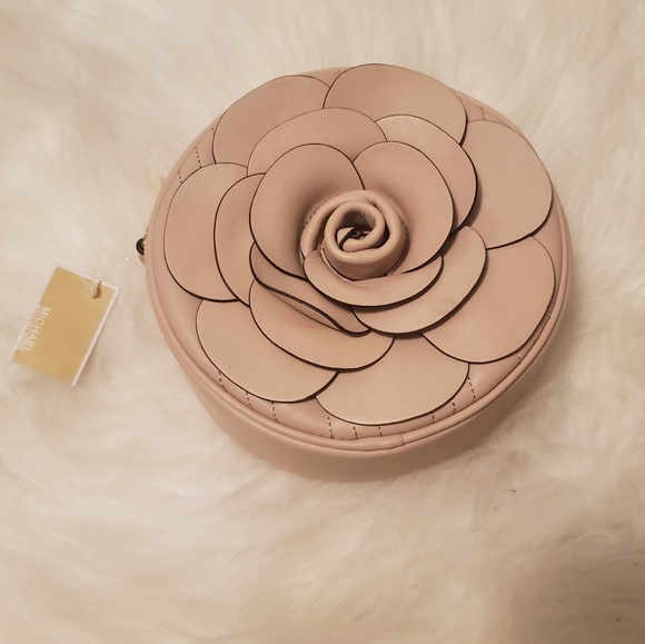 Michael Kors Handbags - NWT Michael Kors Vivianne Canteen Crossbody